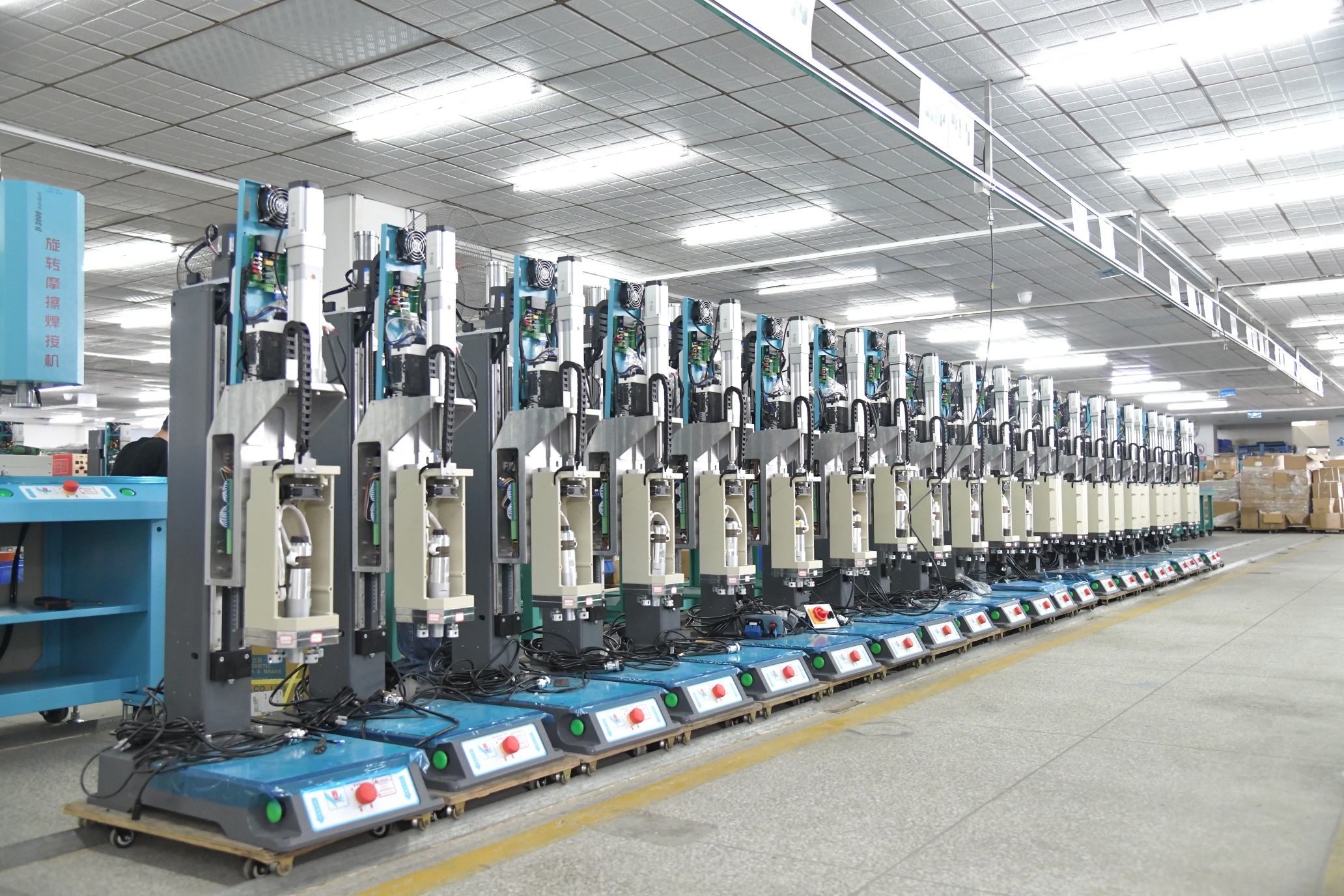 力鉑源超聲波焊接機在汽車腳墊焊接中的應用及優勢